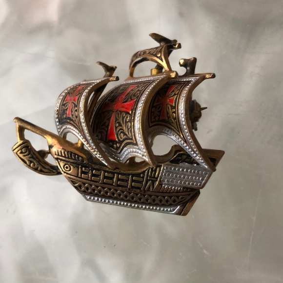 Spain Jewelry - 1960’s Spanish Galleon damask brooch